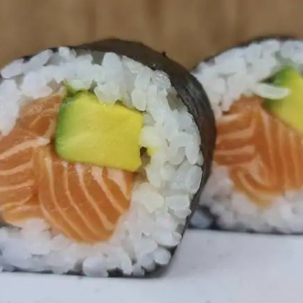 Raw Salmon Roll